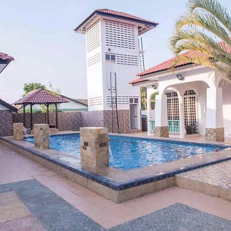 קוטה בארו Wan Danisha Villa Inn מראה חיצוני תמונה