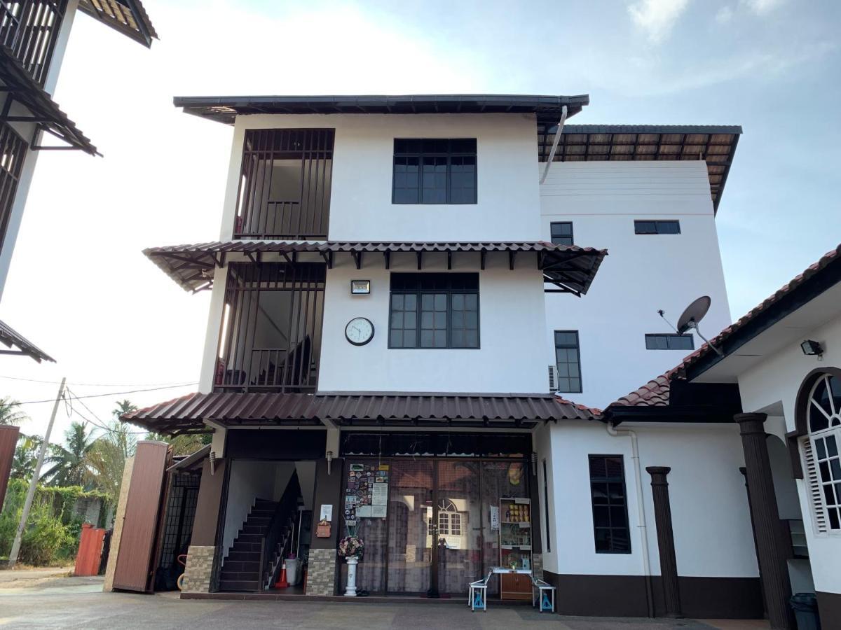 קוטה בארו Wan Danisha Villa Inn מראה חיצוני תמונה