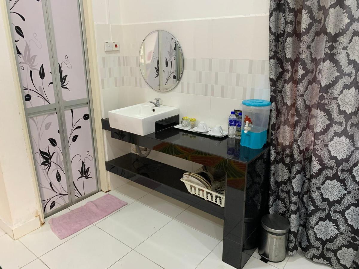קוטה בארו Wan Danisha Villa Inn מראה חיצוני תמונה