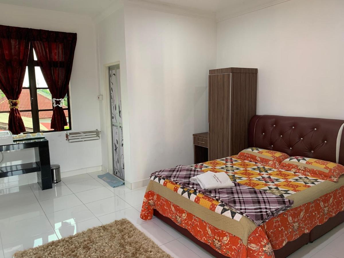 קוטה בארו Wan Danisha Villa Inn מראה חיצוני תמונה